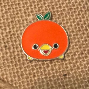 Adventureland Orange Bird Tsum Tsum Trading Pin